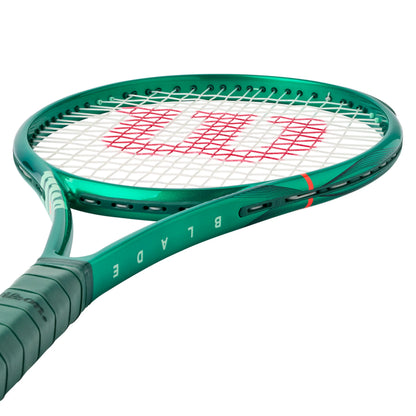 Wilson Blade 100 V10 Tennis Racket